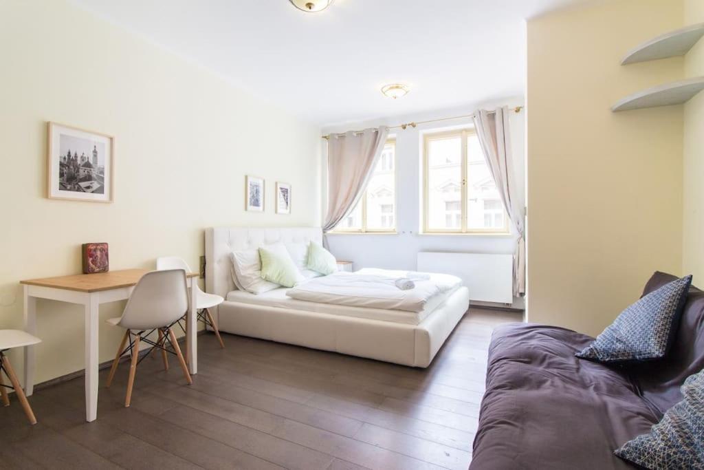 Charles Bridge Tower / Prague Castle View Apartment Exterior photo